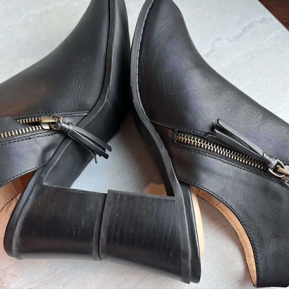 ** Adam Tucker Cut out Tassel wedge Sandals Size 9.5